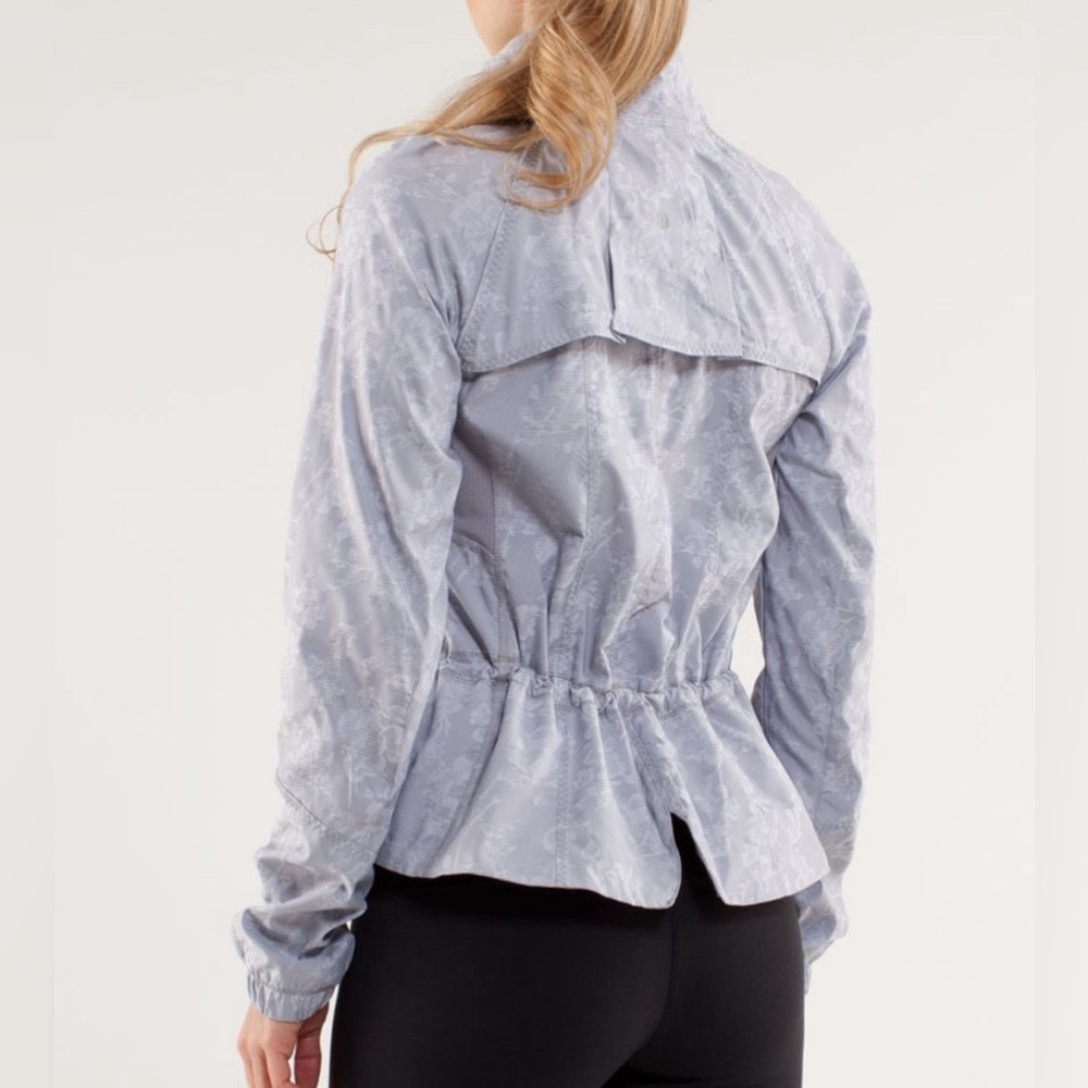 Lululemon Run Travel to Track Jacket Fossil Size 4
